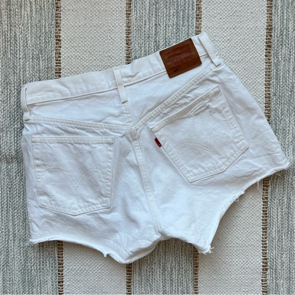 Levi’s 501 Original Fit White Denim Cut-Off Shorts Women’s 29